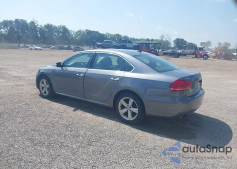 2013 Volkswagen Passat 2.5L Se z USA, uszkodzony, nr VIN 1VWBH7A36DC004946